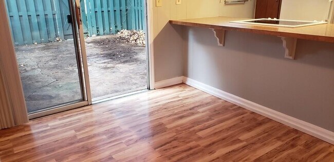 Building Photo - 3081 Colonial Way