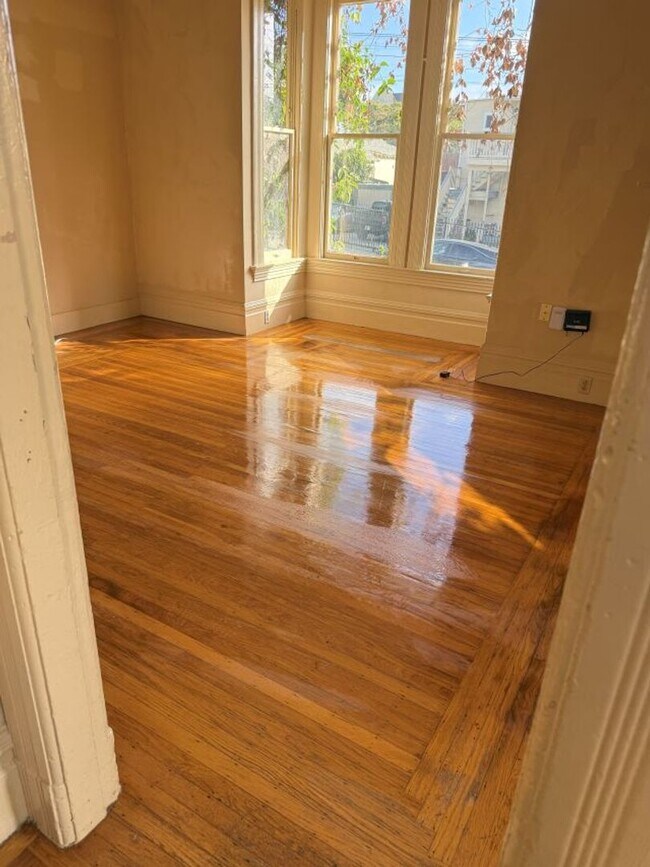 Building Photo - T2141