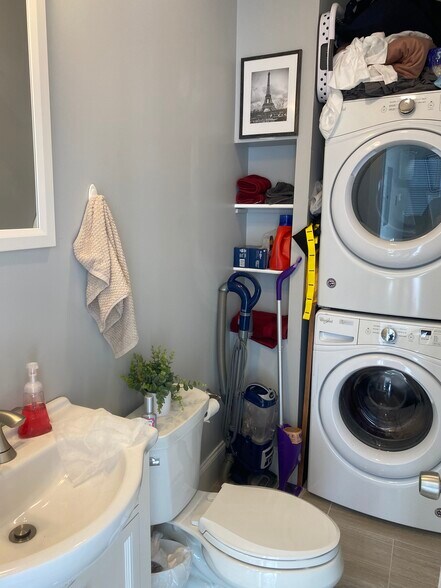 Building Photo - 783 Parker St