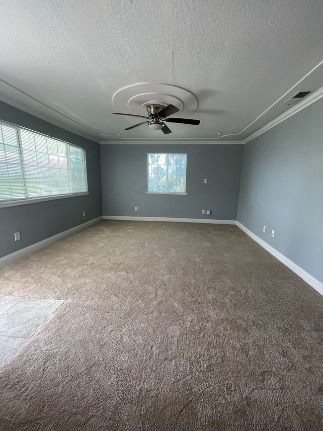 Building Photo - REMODELED 3BD/2BA WITH 1 CAR GARAGE