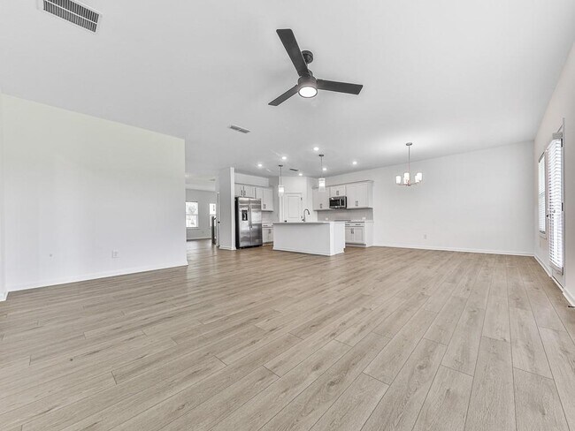 Building Photo - 611 Elwick Ln