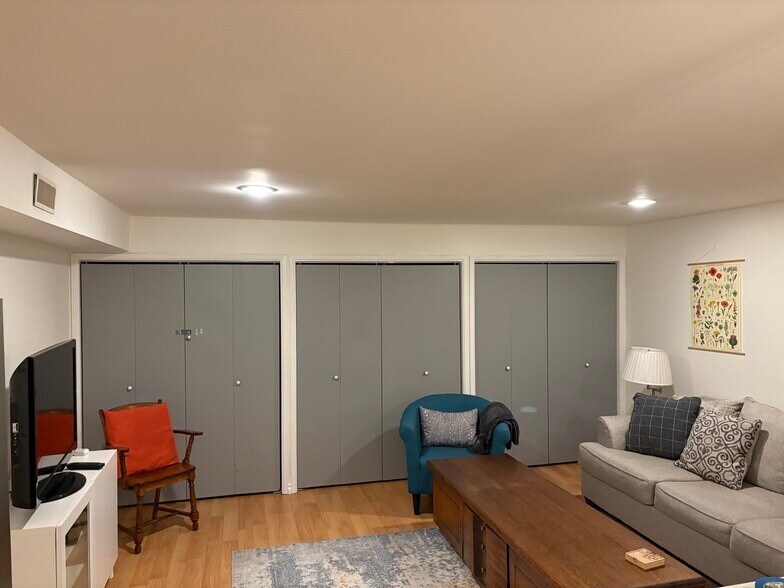 Building Photo - 924 NE 147th St