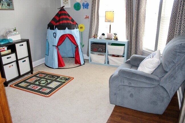 Building Photo - Beautiful 3 Bedroom 2 Bath in Sterling Heights