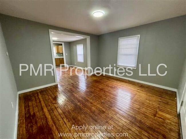 Building Photo - 2 Bedrooms / 1 Bathroom House