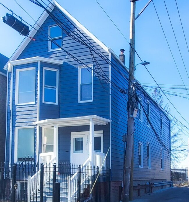 Building Photo - 1540 N Keeler Ave