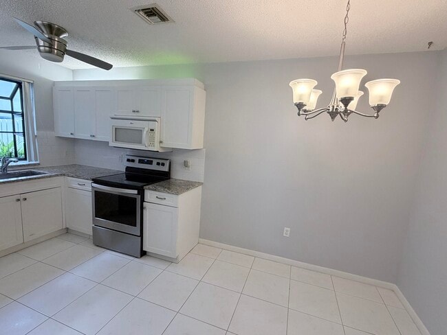 Building Photo - 5136 Floria Dr