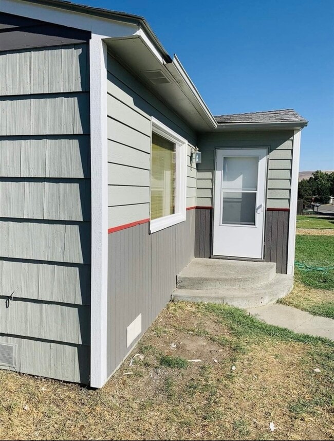 Building Photo - 1110 Ione Dr