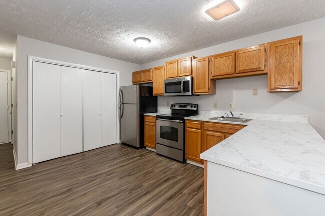 Building Photo - 6809 Willowbrook Dr