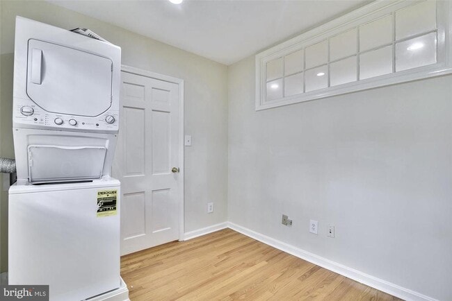 Building Photo - 221 S Fayette St