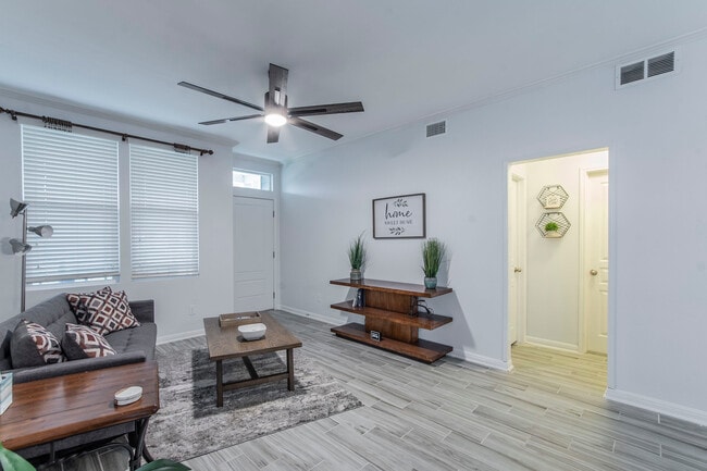 Building Photo - 1561 Arbor Knot Dr