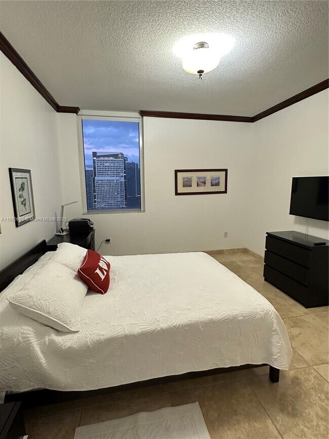 Building Photo - 1060 Brickell Ave