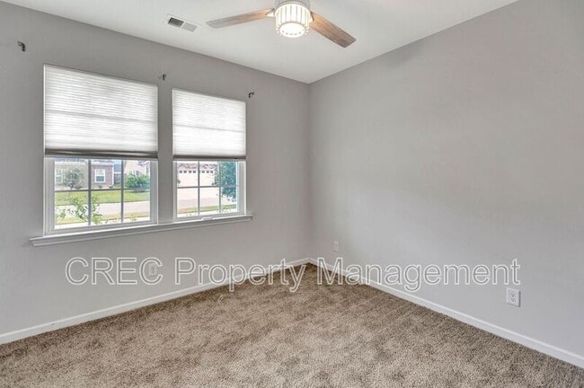 Building Photo - 268 Witch Hazel St