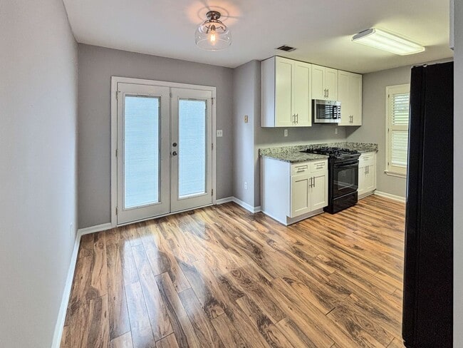 Building Photo - Beautiful and Comfortable Home in Mableton!