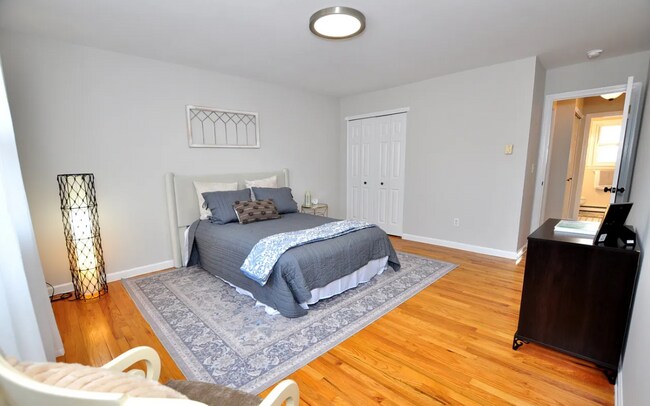 Building Photo - 5 Tunxis Pl