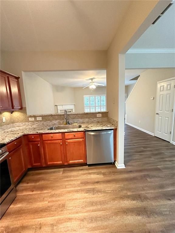 Building Photo - 2089 Lakeshore Overlook Dr
