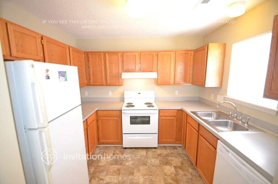 Building Photo - 9224 Stone Abbey Pl