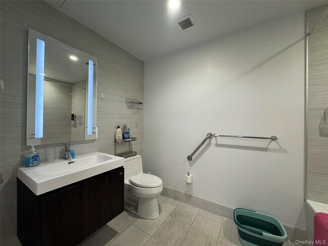 Building Photo - 131-03 40th Rd