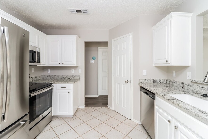 Building Photo - 5616 Colebrook Trail