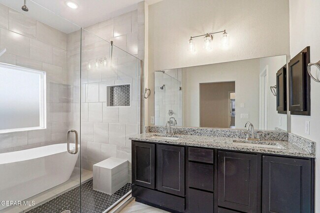 Building Photo - 925 Louisiana Downs Ave