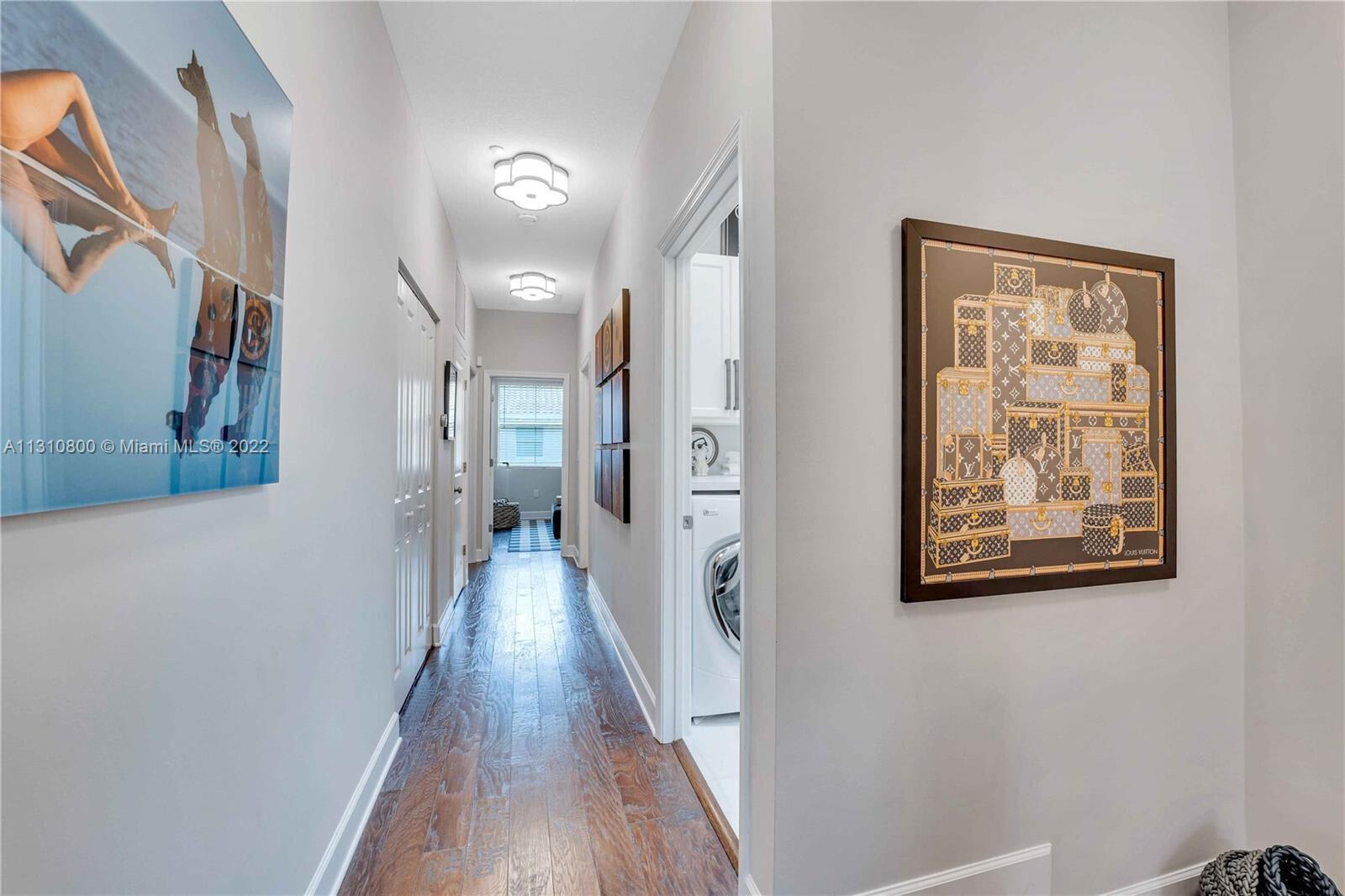 Building Photo - 2957 St Thomas Dr