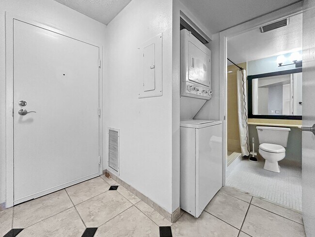 Building Photo - 2333 Feather Sound Dr