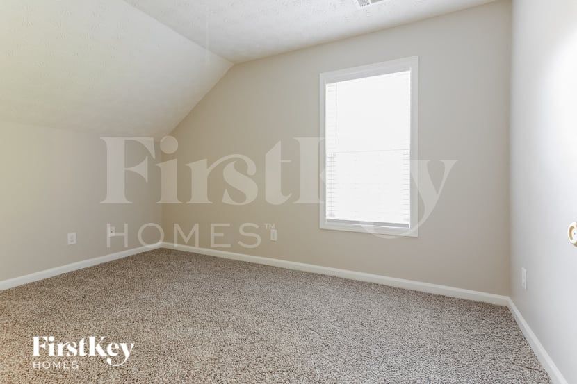 Building Photo - 940 Willow Hollow Dr