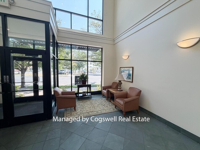 Building Photo - 5005 N Edgewood Dr
