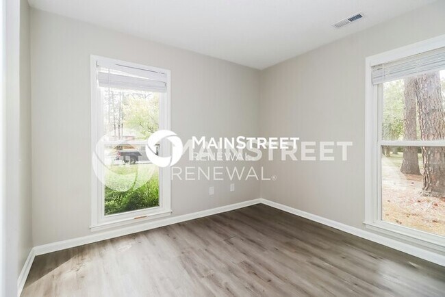 Building Photo - 3 Bedroom Pet-Friendly Home in Charlotte, NC with Main Street Renewal