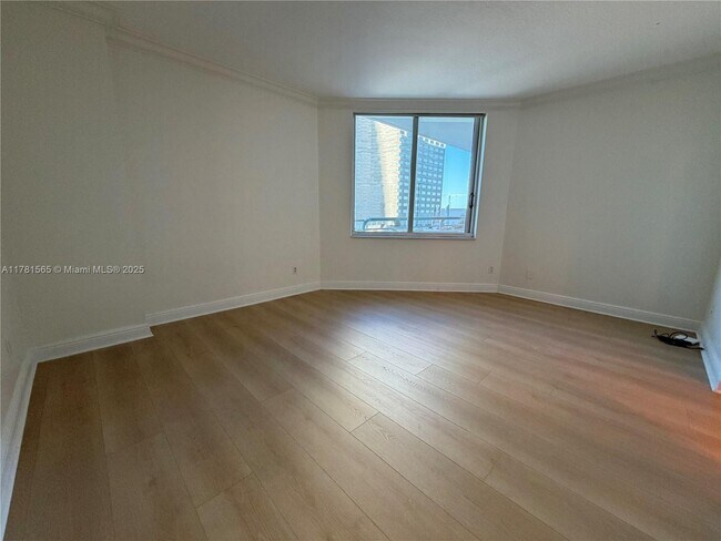 Building Photo - 325 S Biscayne Blvd