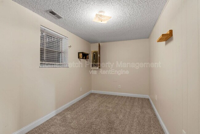 Building Photo - 33 Pershing Lake Dr