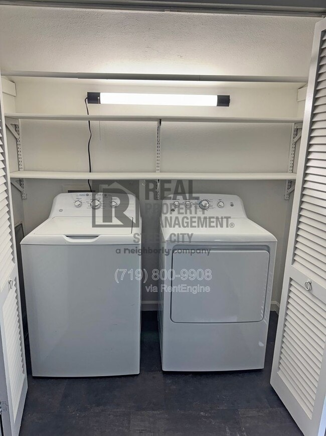 Building Photo - 1626 E Routt Ave