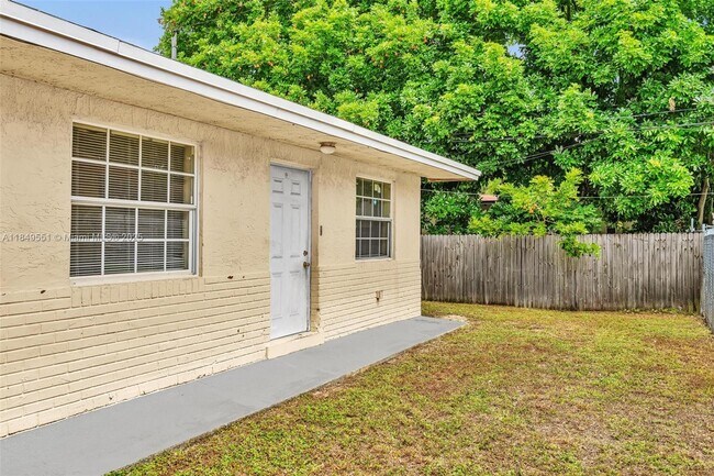 Building Photo - 2751 NW 14th Ct