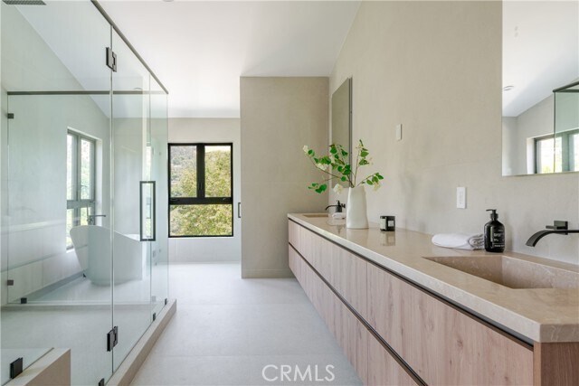 Building Photo - 2608 Zorada Dr