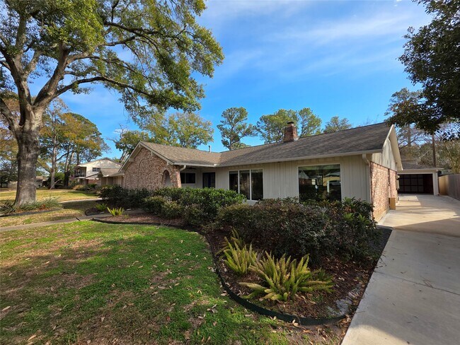 Building Photo - 11219 Valley Spring Dr