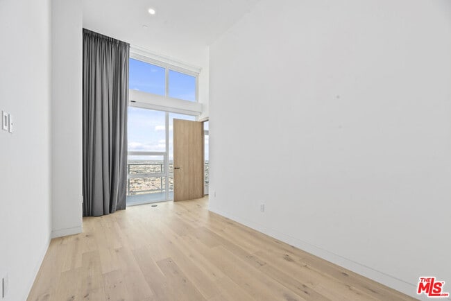 Building Photo - 230 W Olympic Blvd