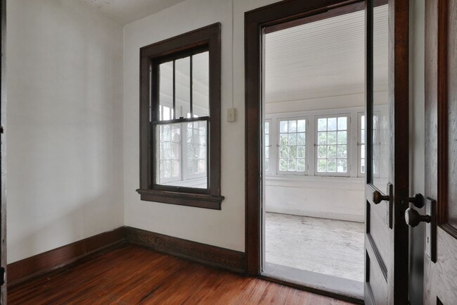 Building Photo - 2142 Summit St