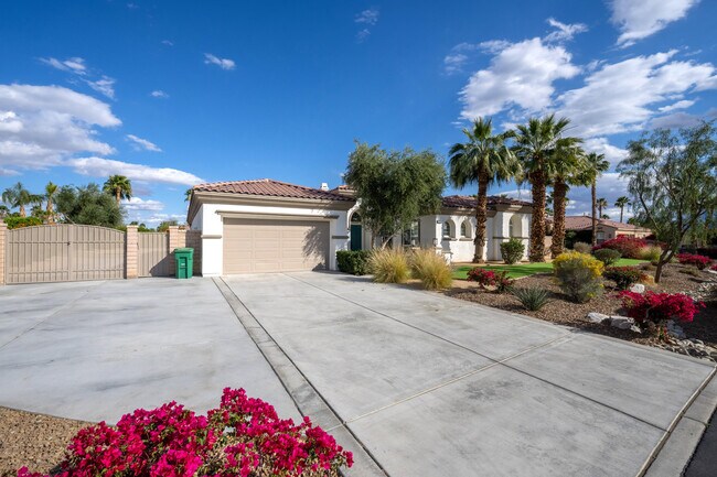 Building Photo - 49392 Hohokam River St