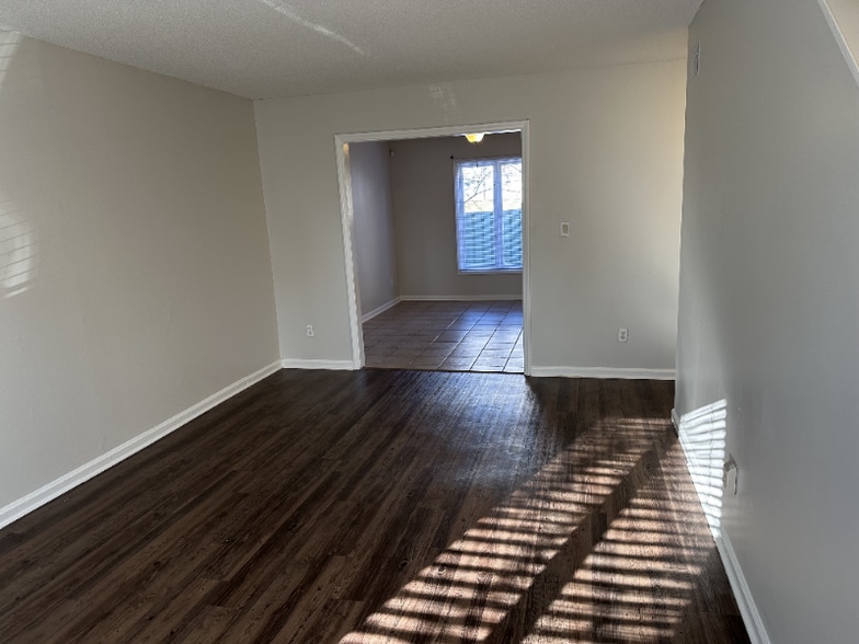 Building Photo - 1921 Mereview Ct