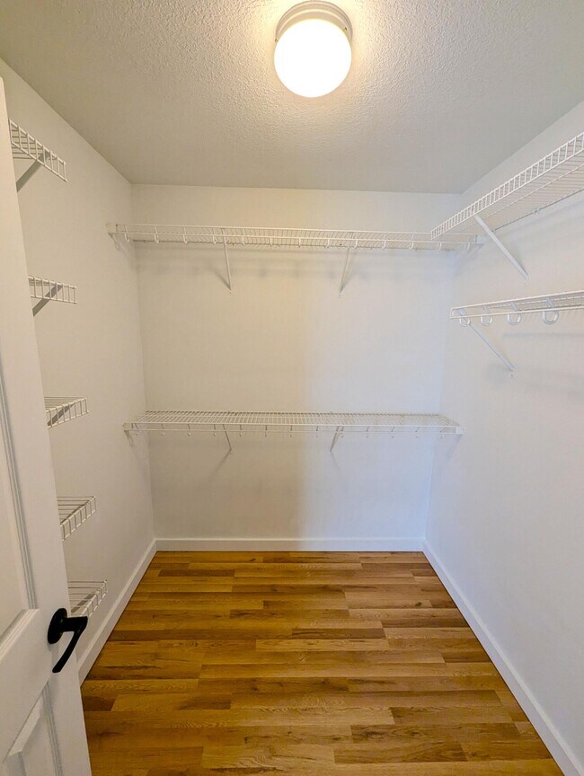 Building Photo - 1909 Sunrise Dr