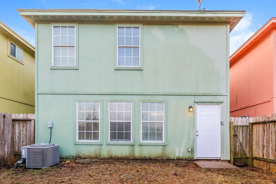 Building Photo - 4946 N Cancun Dr