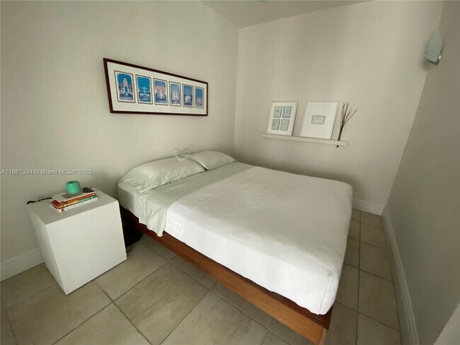 Building Photo - 5401 Collins Ave