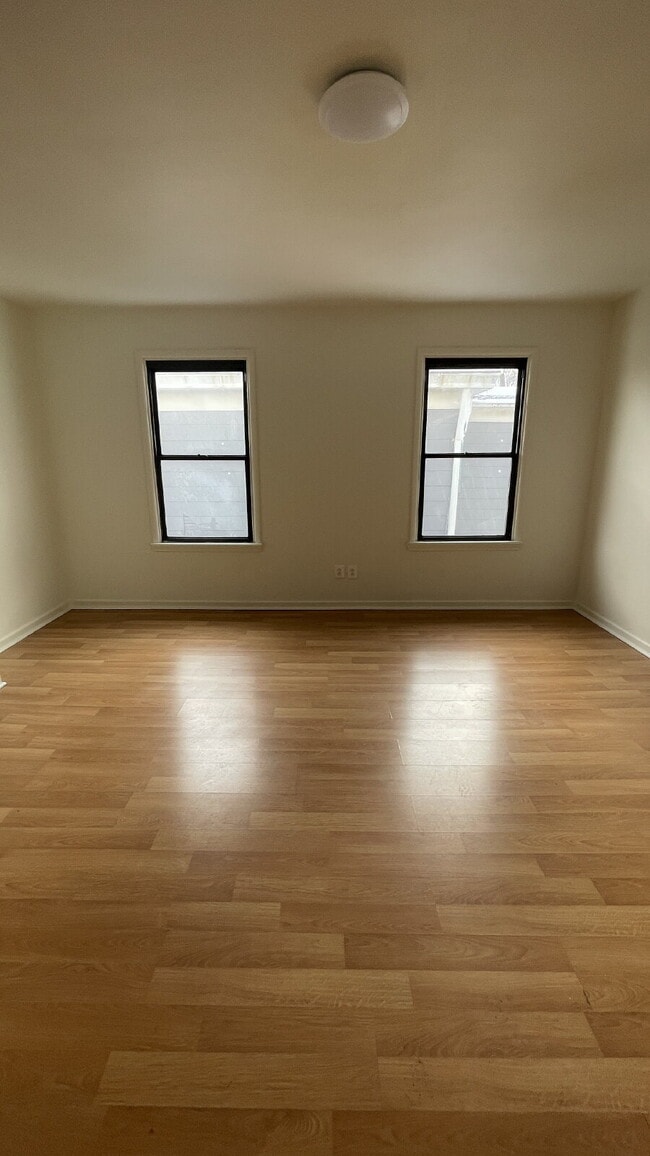 Building Photo - Spacious 3-Bedroom in Bellevue – Minutes from Downtown Pittsburgh!