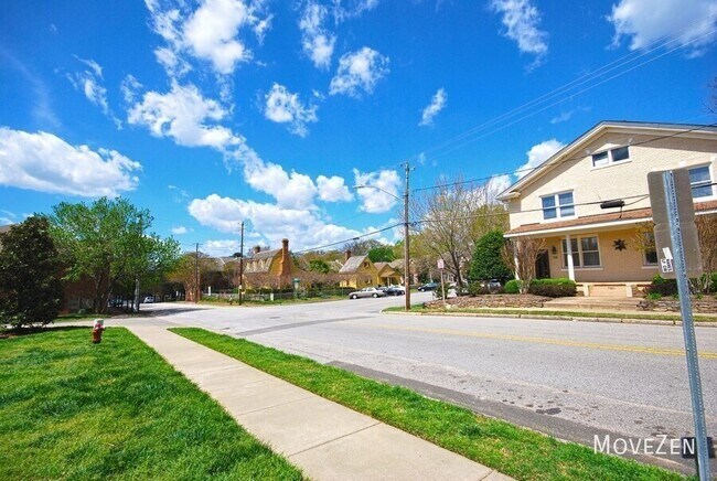 Building Photo - 710 Independence Pl