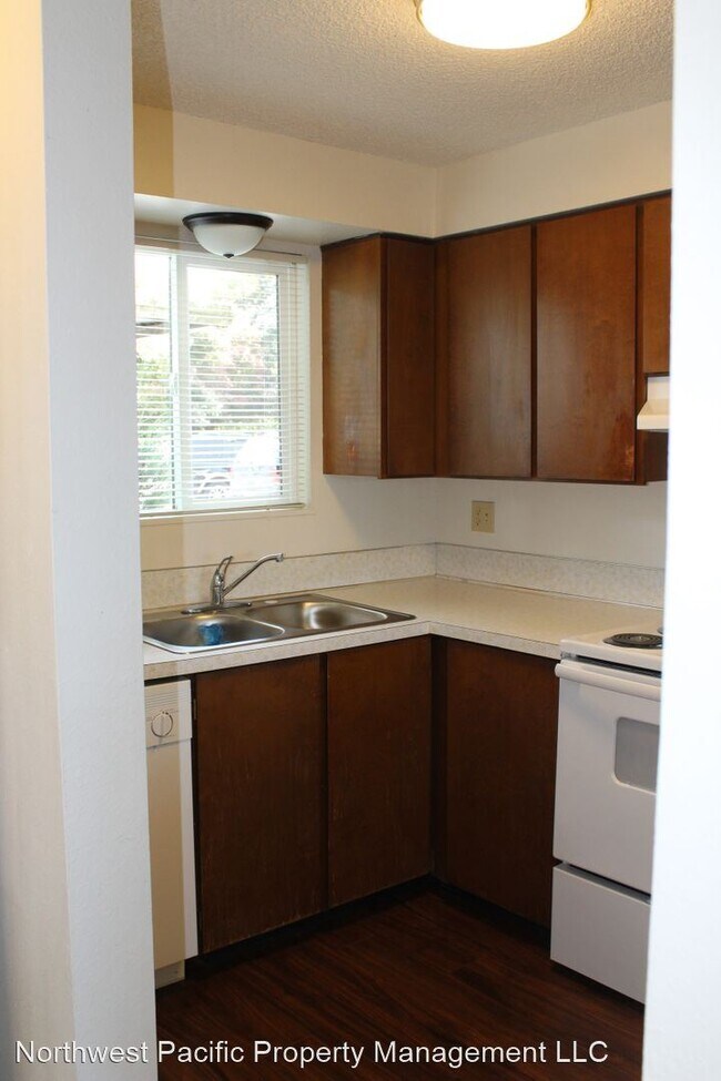 Building Photo - 2728 Lancaster Dr SE