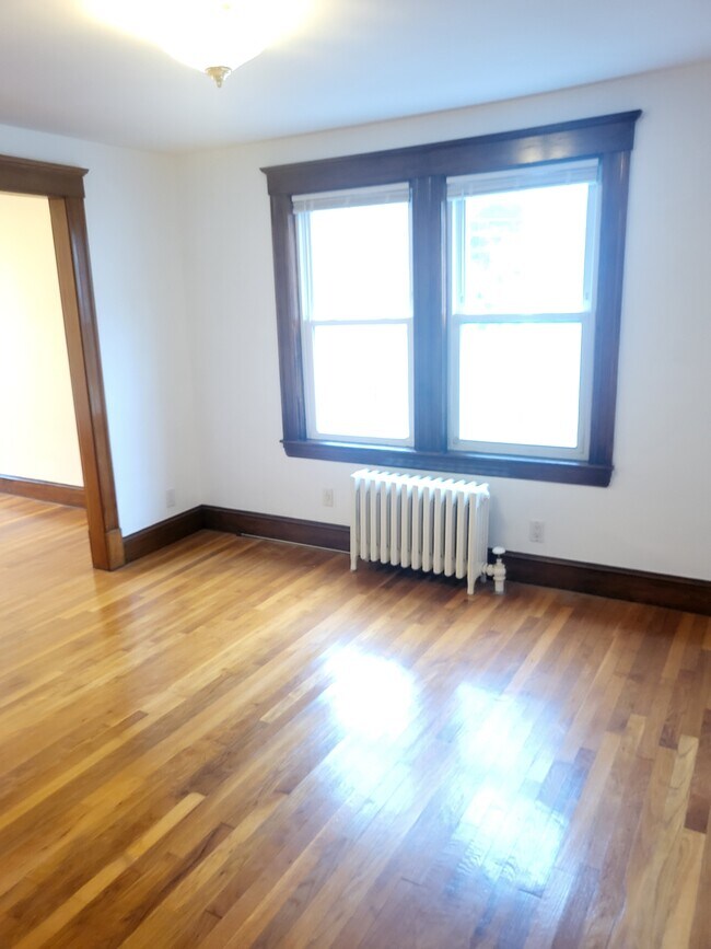 Building Photo - 11 Willow Park