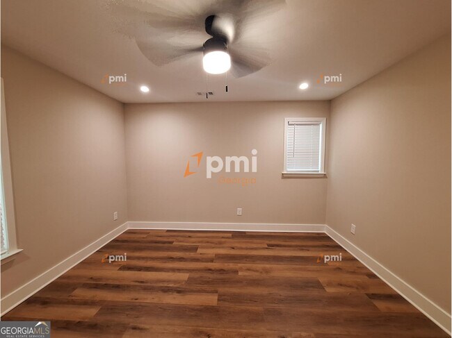 Building Photo - 9995 Rivertown Rd