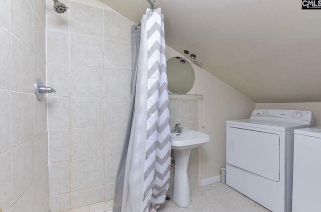 Building Photo - 616 Saluda Ave