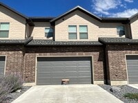 Building Photo - 2 bedroom 2 1/2 bath 2 car garage small dog friendly