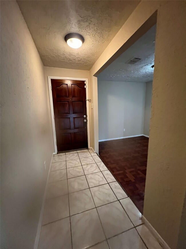 Building Photo - 10115 Overview Dr
