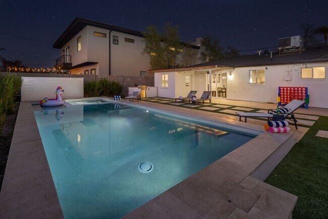 Building Photo - COMING SOON! Fully Furnished 3 Bedroom 3 Bathroom Home in Old Town Scottsdale